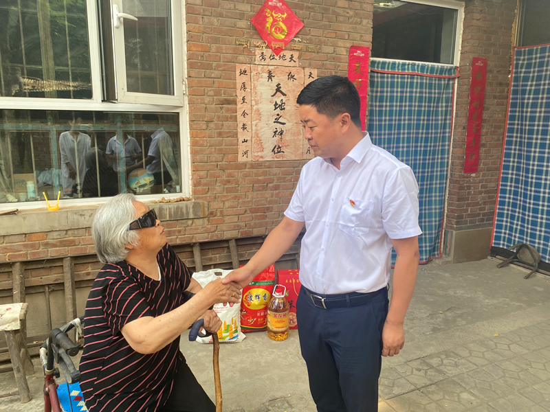 高邑公司組織黨員干部“七一”前1.png 高邑公司組織黨員干部“七一”前1.png