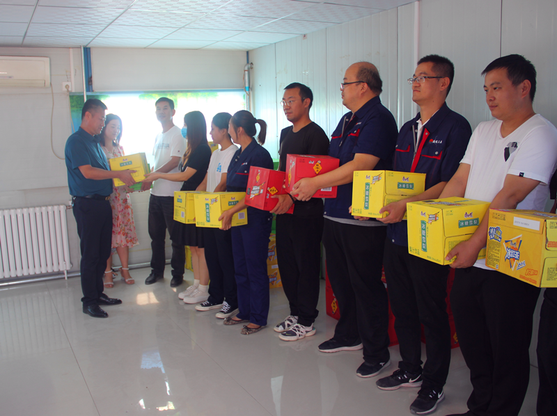 三原公司:酷暑高溫送清涼 心系一線暖人心-配圖1.png 三原公司:酷暑高溫送清涼 心系一線暖人心-配圖1.png