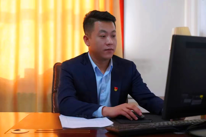 人物故事 神木分公司市場(chǎng)中心韓高兵：用青春耕耘市場(chǎng)-1.png