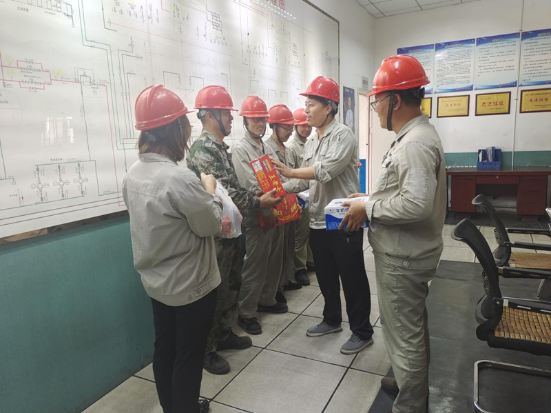 寧夏鑫爾特公司開展“夏日送清涼”活動-2.png 寧夏鑫爾特公司開展“夏日送清涼”活動-2.png