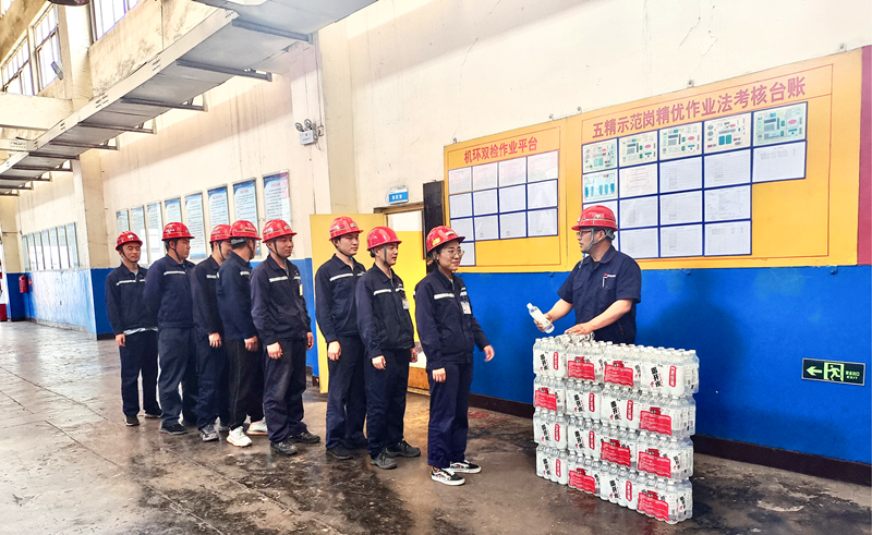 神木分公司紅柳林供熱中心為職工送“防暑”套餐-1.png 神木分公司紅柳林供熱中心為職工送“防暑”套餐-1.png