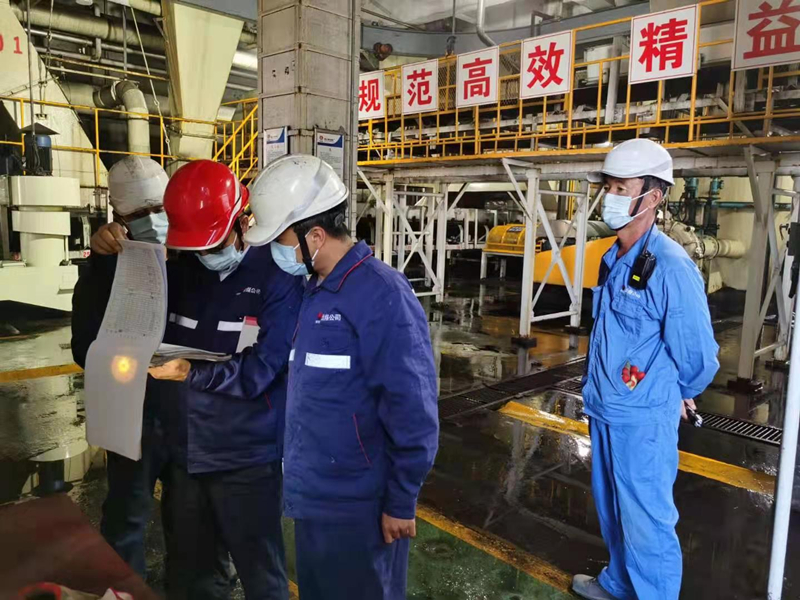 班組進行百日安全大行動專項檢查.png 班組進行百日安全大行動專項檢查.png