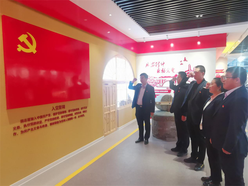 神木分公司項(xiàng)目運(yùn)營(yíng)黨支部開(kāi)展“學(xué)習(xí)黨的二十大 弘揚(yáng)憲法精神”主題黨日活動(dòng)1.png 神木分公司項(xiàng)目運(yùn)營(yíng)黨支部開(kāi)展“學(xué)習(xí)黨的二十大 弘揚(yáng)憲法精神”主題黨日活動(dòng)1.png