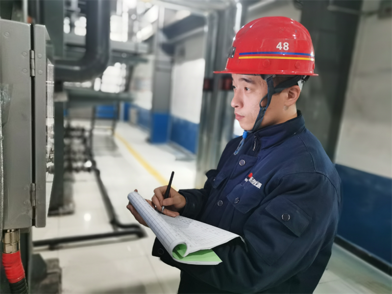 神木分公司:跨年夜的那些“微光”1.png 神木分公司:跨年夜的那些“微光”1.png