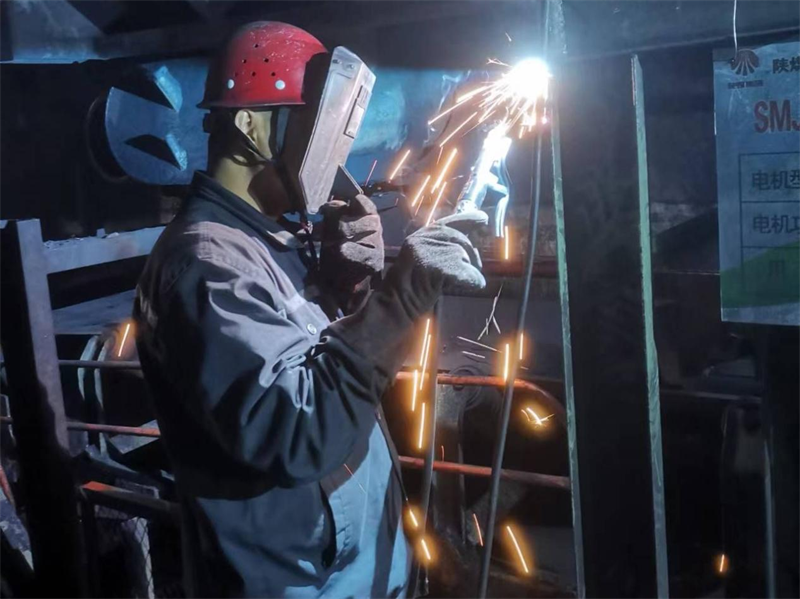 堅守崗位 詮釋最美“敬業(yè)福”1.png 堅守崗位 詮釋最美“敬業(yè)福”1.png