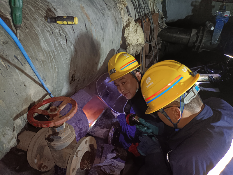 不負(fù)春光建設(shè)忙4新型能源公司:奮進(jìn)春光里 新能建設(shè)忙4.png 不負(fù)春光建設(shè)忙4新型能源公司:奮進(jìn)春光里 新能建設(shè)忙4.png