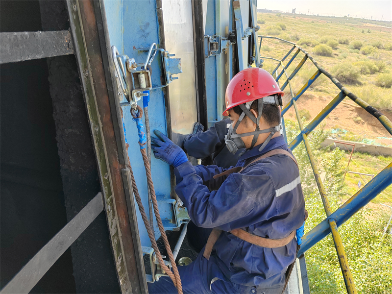 神木分公司水煤漿廠的“硬漢”3.png 神木分公司水煤漿廠的“硬漢”3.png