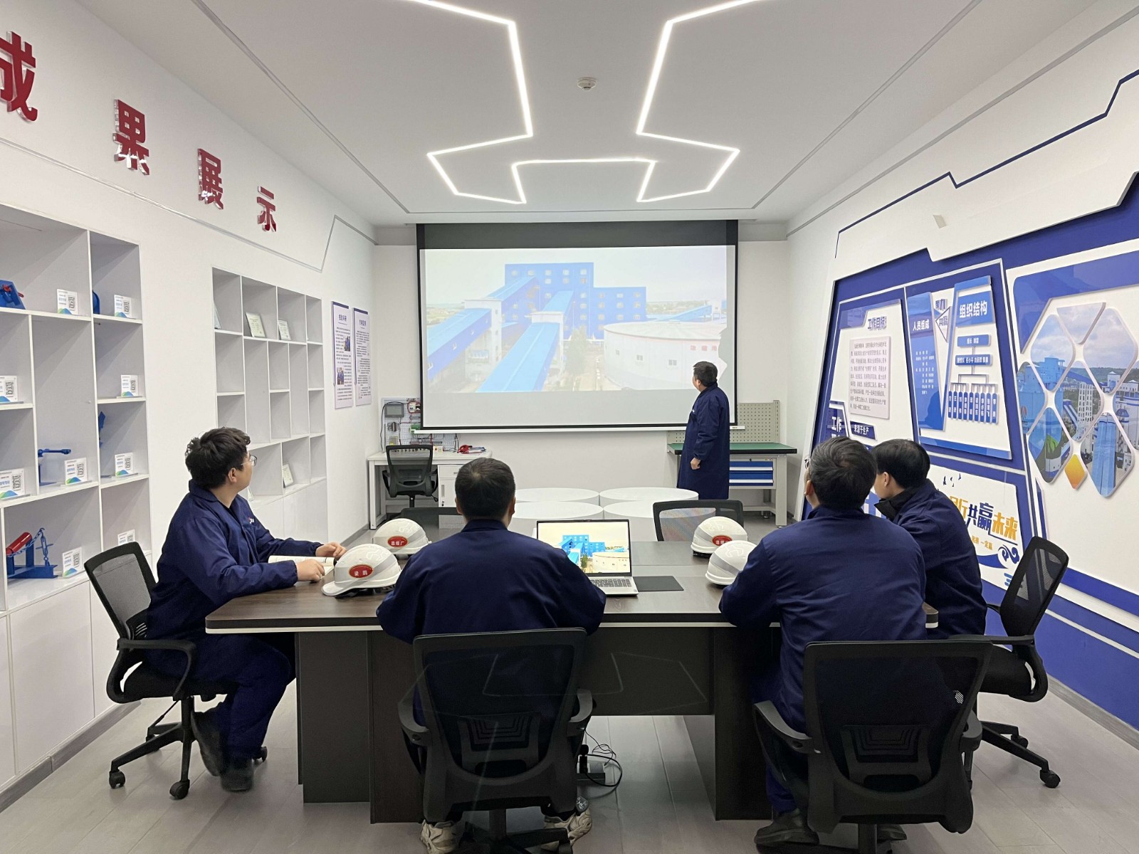 黨建引領 選煤模式彰顯新成效.jpg