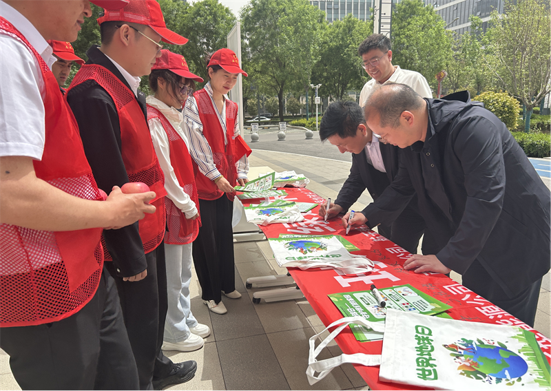 241745463533146546.png 陜煤集團文明辦聯合新型能源公司開展“世界地球日”文明實踐志愿服務活動01.png